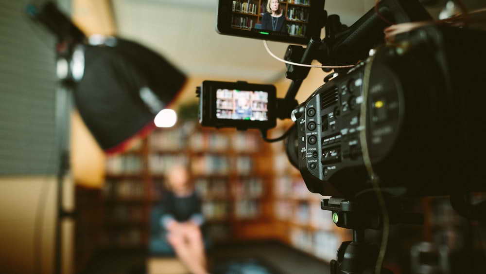 Тренер Енисея Тихонов: VAR вторую игру работает на Родину. Почему судья был из Москвы