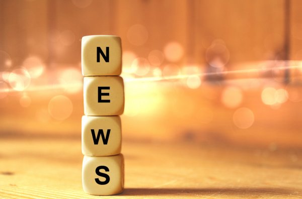 «Подарки нам принёс». Бублик выложил семейное фото с Дедом Морозом и Снегуркой